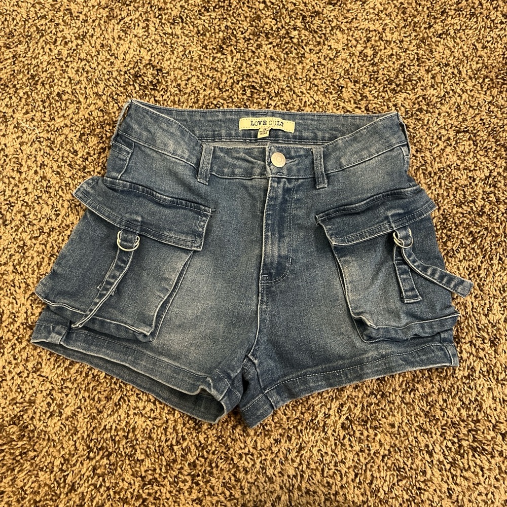 Blue Cargo Denim Shorts with Utilitarian Style